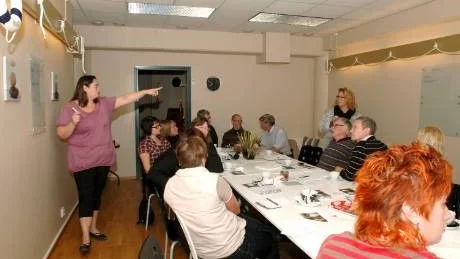 Många dök upp på mötet som förhoppningsvis kan bli ett bra nätverksarbete för flera företagare i Finspång eftersom Centrumföreningen lägger ner sin verksamhet. Foto: Lillemor Molin
