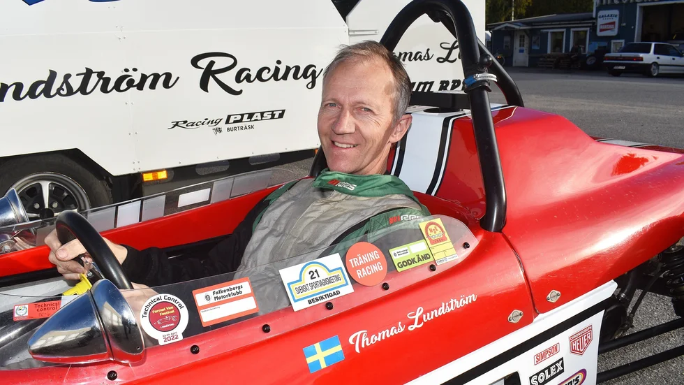 Thomas Lundström i den Burträsktillverkade vinnarbilen.