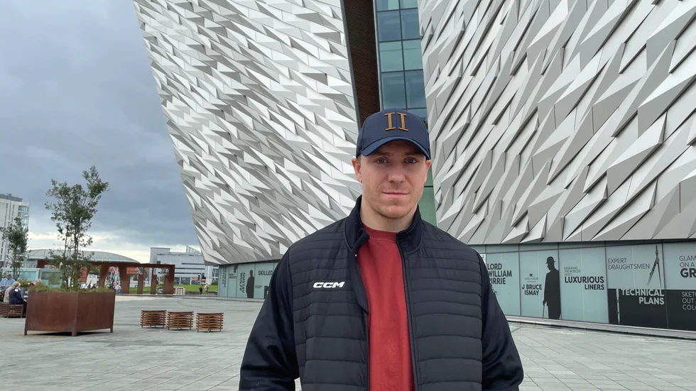 Pär Lindholm vid det mäktiga Titanic museum, som ligger granne med hotellet.