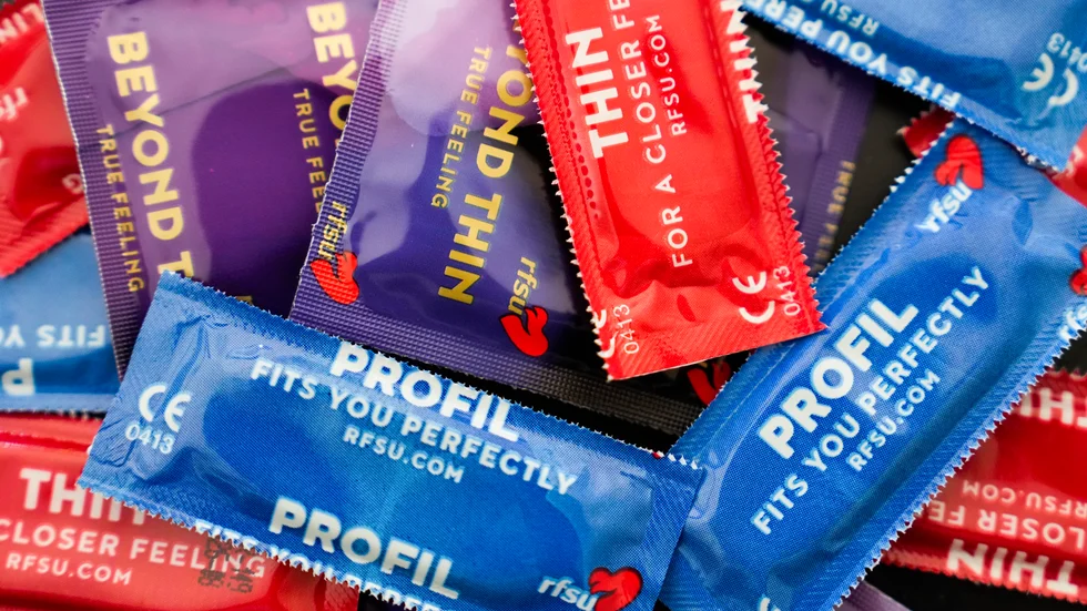 Att skämta om kvinnors rätt till säkra preventivmedel och individers rätt att bestämma över sina egna kroppar är både osmakligt och respektlöst.
