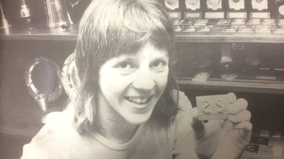 Blott 14-åriga simmerskan Anna-Lena Lundberg fick ta emot PT-medaljen 1972.