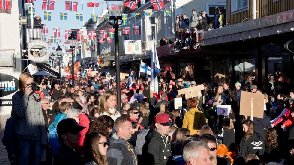 Fjolårets parad, Tusentals spelare tågar genom sommarstaden Piteå.