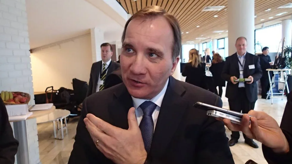 Stefan Löfven måste ge tydliga besked om att vapenaffärerna med diktaturen Saudi-Arabien  ska upphöra.