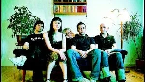 Femmannabandet Moa från Karlstad hyllar idén att skapa en scen som främjar oetablerade band. Moa består av, från vänster till höger: Sebastian Grönkvist, Kamilla Laag, Anna Hansson,Per Nyqvist och Johan Grönkvist.
Foto: Danijel Sejdinovic