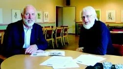 Folkets hus i Rejmyre behöver fräschas upp. Förhoppningen är att det efter den nya utbildningen ska bli en kulturarena. Lars Johansson är ordförande och Jan Hillman vice ordförande i Folkets hus Rejmyre.  
Foto: Gunnar Johansson