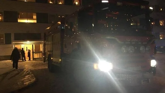 Släckte. Räddningstjänsten i Piteå var snabbt på plats och lyckades få den mindre branden på andra våningen under kontroll.