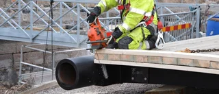 Nya slussportar stadigt på plats