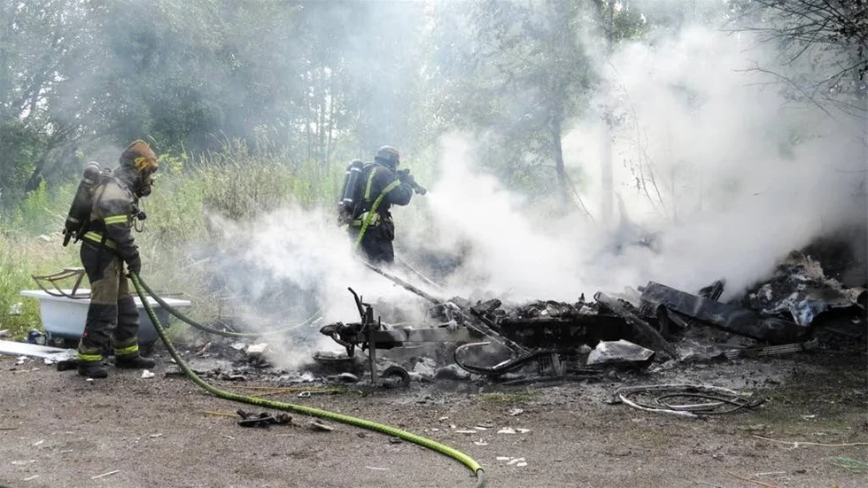 Husvagnen hann brinna ned till grunden innan branden var släkt.