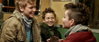 Sprudlar av charm och intelligent humor