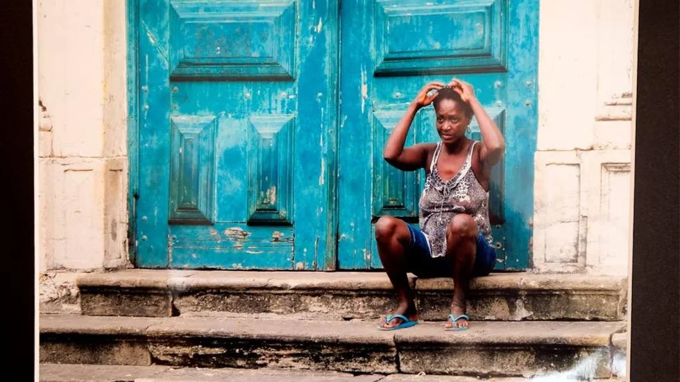 "Kvinna i Salvador de Bahia" kallar Boy Svedberg detta foto från Brasilien.