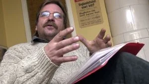 Foto: ANDERS LILJEGREN Leif Manfred är orolig för att nynazism och främlingsfientlighet ska få ett ordentligt fotfäste i kommunen. Enligt honom finns många tecken på att Västervik riskerar att locka till sig nynazistiska och rasistiska organisationer.