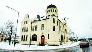 Navigationsskolan låg i byggnaden  i hörnet av Esplanaden och Södra Järnvägsgatan. Tornet närmast Esplanaden gick att rotera för att eleverna skulle lära sig navigera efter stjärnorna.