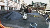 Just nu förlängs Fiskaretorget, ända upp till Hamngatan mellan Saluhallen och Kulturhuset. Syftet är bland annat att leda in trafiken från Hamngatan till Fiskaretorget i en bättre och trafiksäkrare vinkel. Foto: ANDERS STEINER