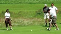 Den här bilden är från hål 5 då Källviks Masters avgjordes i Loftahammar. De fyra spelarna är från vänster Lena Lindeberg, Källvik, Ulf Spång, Källvik, Janne Oskarsson, gäst och Frank Slot, Källvik. Foto: INGEMAR PETERSSON