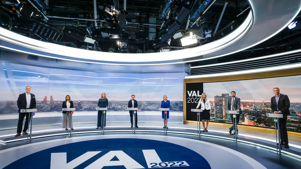 Med en vecka kvar till valet hårdnar nu kampen om de osäkra väljarna.