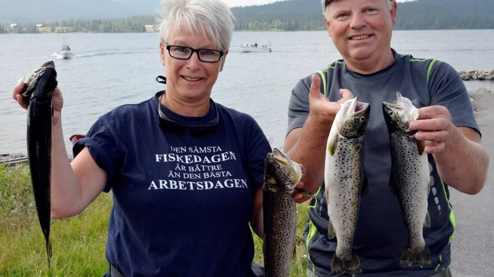 ”Den sämsta fiskedagen är bättre än den bästa arbetsdagen” stod det på Anne-Grete Nordgårds tröja. Söndagen blev parets bästa fiskedag.
