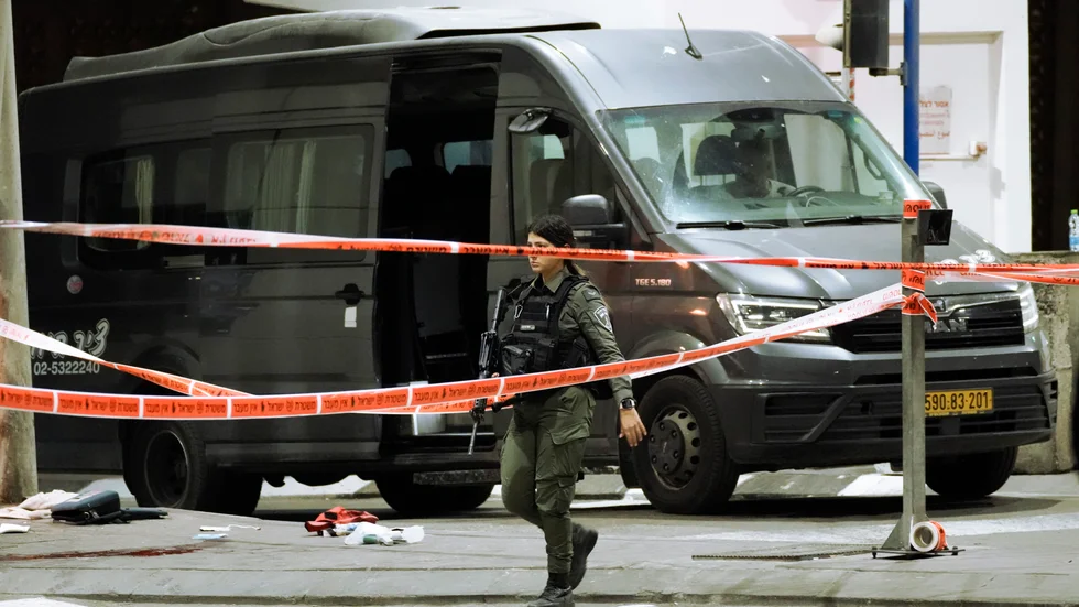 En israelisk gränspolis vid brottsplats i östra Jerusalem.