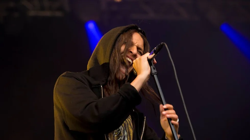 ”Jag har alltid känt att live ska vara prio, att det är min grej. Studiomiljön är fortfarande ganska ny för mig”. Nicole Sabouné under uppträdandet på Trästock i juli. ?
?FOTO: Kenny Johansson