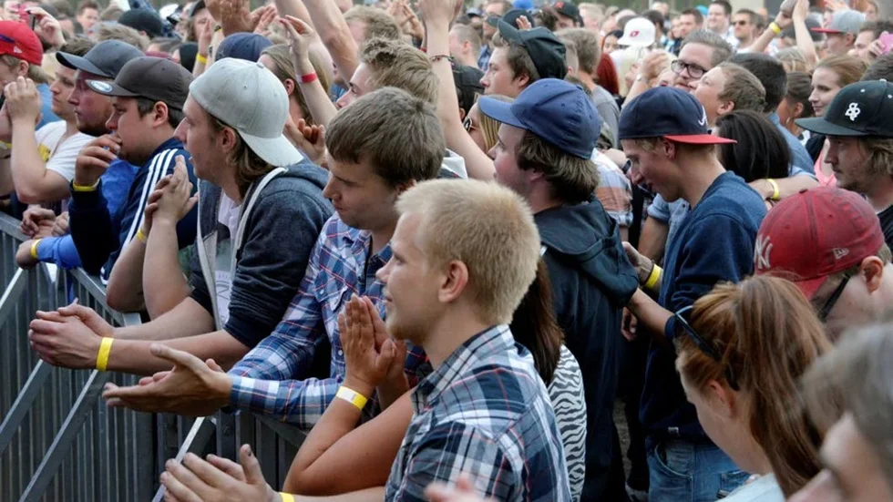 Vem minnst inte tv-serien Pistvakt, vem gillar inte rockmusik, och vem tillalas inte av snöskotrar?