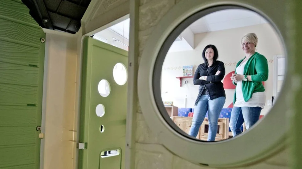 "Vi vill inte komma med pekpinner, men visst finns det saker som kan underlätta lämningar", säger pedagogen Anne Pettersson. Här tillsammans med kollegan Linda Nilsson (till höger).