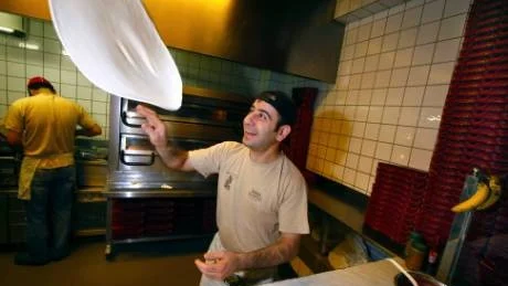 Att ha bra ingredienser till en pizza är a och o enligt Siver Pusunr Foto: Niclas Sandberg