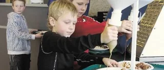Unghästar i hockeyskola