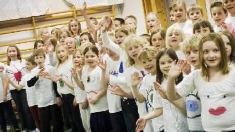 Alla Sandtorpsskolans över 60 elever i Åby, var med i "Kroppsmusikalen" som man framförde på tisdagskvällen.