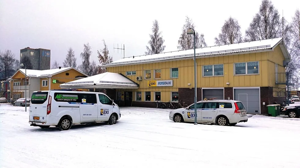 Arbetsgivare. Piteå taxi är en stor arbetsgivare i Piteå med sina 150 anställda. Mycket skattepengar går till spillo när svarttaxi tar körningar från deras verksamhet.