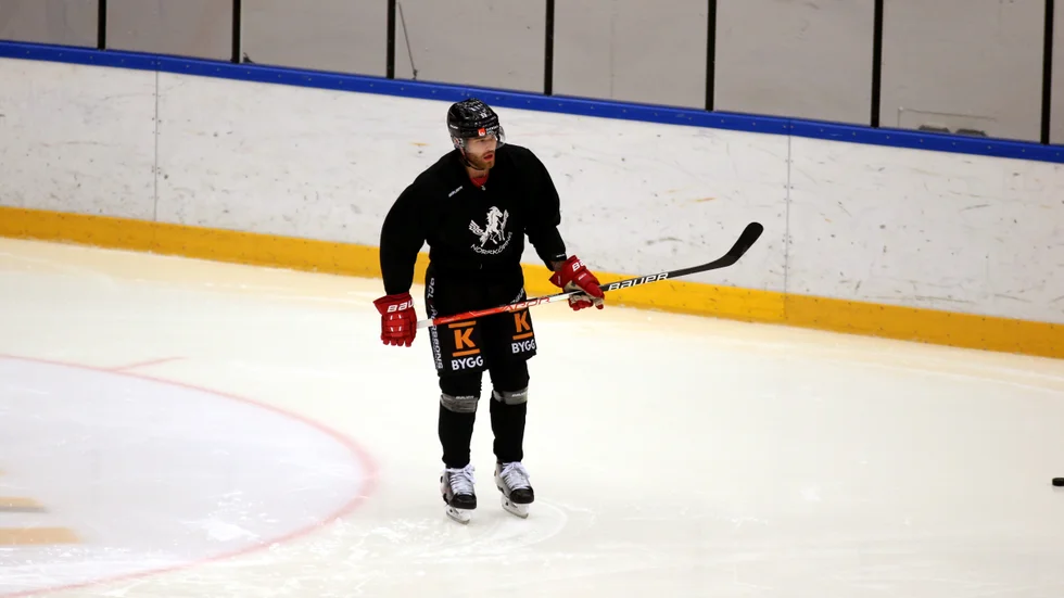 "Vi har bra backar där alla är väldigt olika varandra. Jag känner att jag kanske är bäst på det jag gör, och då handlar det mer om spelidén", säger Hampus Falk.