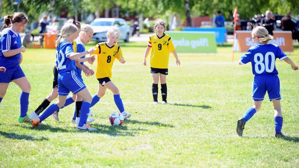 Som vanligt är det många lag från Norrbotten i Umeå fotbollsfestival. (Arkivbild)
