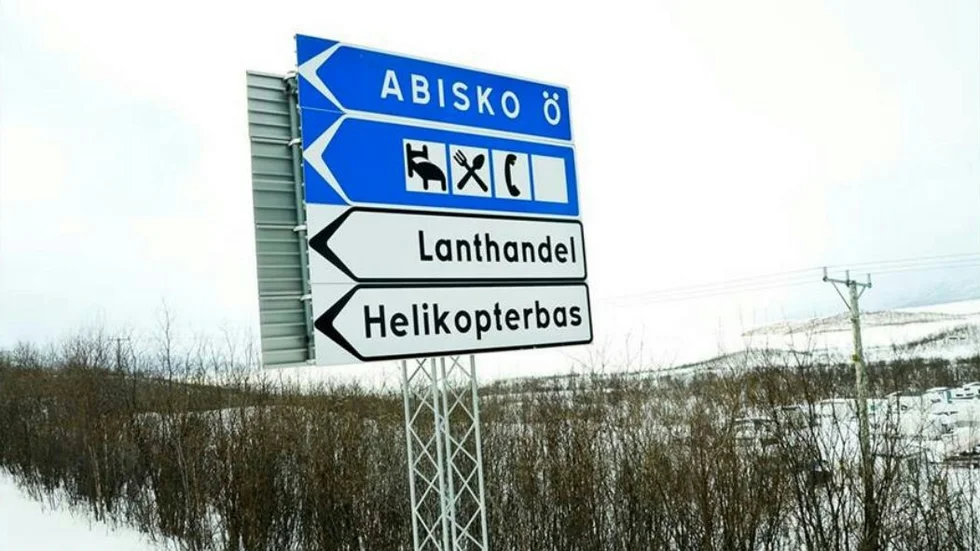 Strax utanför Abisko voltade en minibuss under söndagsmorgonen.