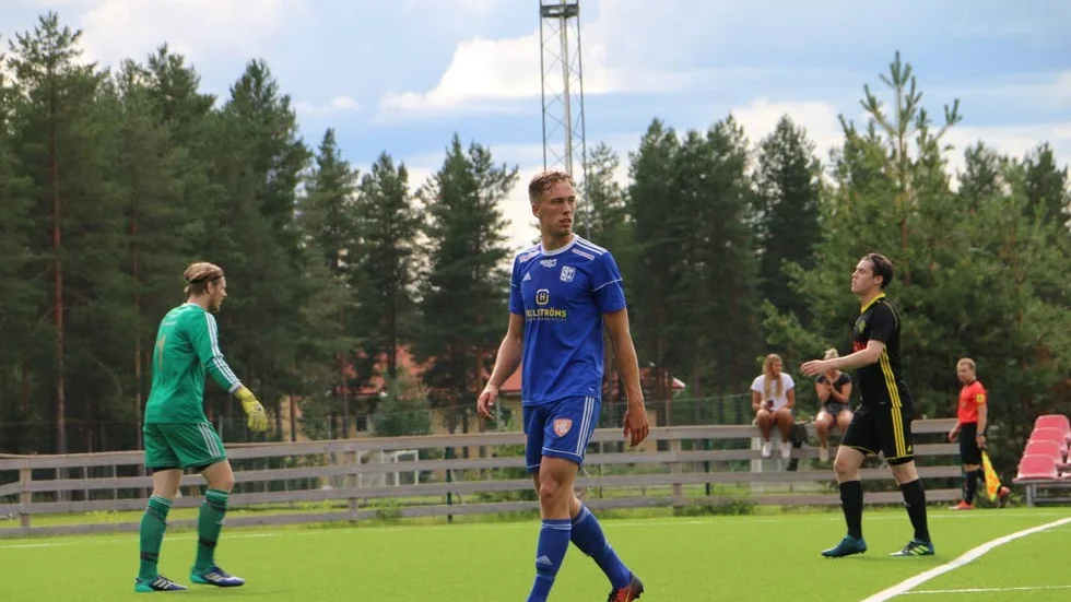 Marcus Fahlgren-Hällström blev trea i skytteligan med sina 15 mål. Han avslutade med två mot Luleå SK