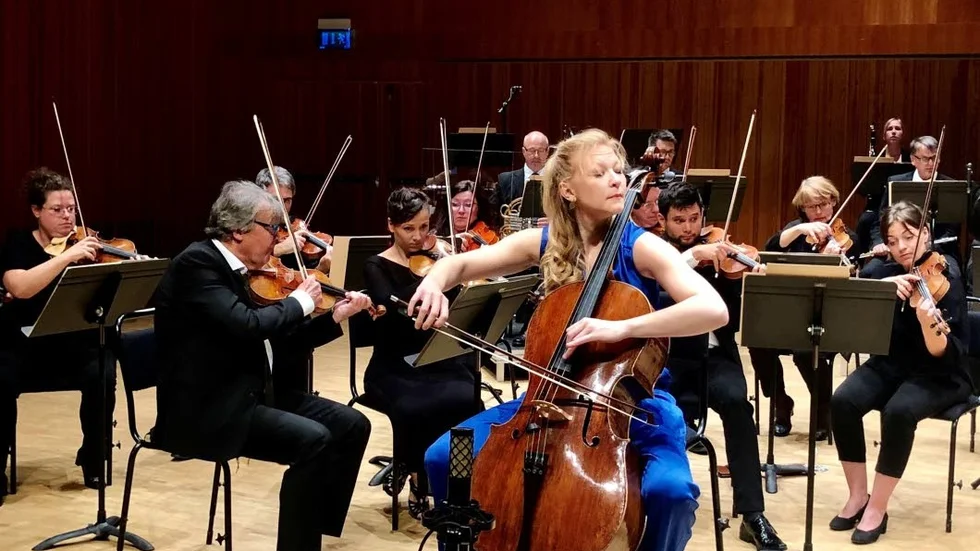 Norrbottens kammarorkester och gästande cellostjärnan Amalie Stalheim gjorde välbesökt och bejublad turnépremiär på Acusticum på onsdagskvällen.
