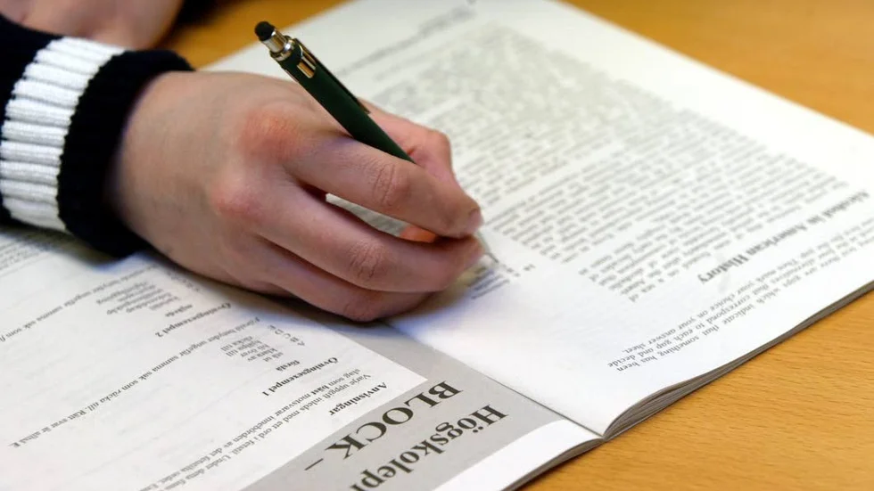 Prov. Allt färre anmäler sig till högskoleprovet.