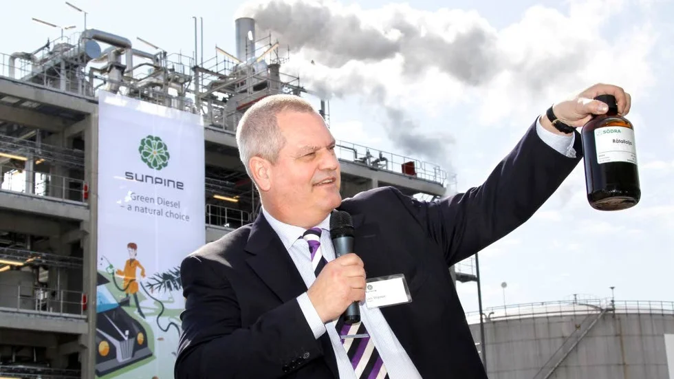 Prisad. Så här glad var Sunpines grundare och delägare Lars Stigsson när talldieselfabriken på Haraholmen invigdes. Nu kan han glädjas åt att han fått Jan Häckners bioenergipris. (arkivfoto)