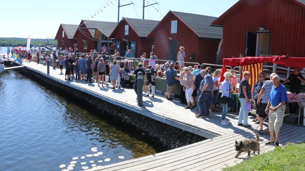Det var många som ville besöka Kultur på kajen under söndagsförmiddagen.