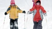 Linda, Filip  och Isabelle (i bakgrunden) Aguirre njöt av skidåkning och blåbärssoppa vid Lillsjön på lördagen.
FOTO: ANITA KJELLBERG