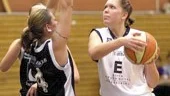 Elin Juresta fick ett slag över tummen i början av andra halvlek. Dolphins damer förlorade också i Mässhallen mot Visby, 6889.
FOTO: JANNE FORSBY