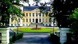 En blivande (?) kommun som kan ståta med två slott. Finspång har sitt, Vingåker har Säfstaholm. Och det finns förstås mer att skryta över i de båda städerna. Om nu funderingarna på sammanslagning blir verklighet...
