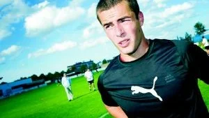 Dennis Boskailo skrev på ett fyraårskontrakt med Djurgården, men väntar fortfarande på ett genombrott hos allsvenskarna. Nu ser ungdomslandslagsmannen fram mot en utlåning, kanske till Sylvia i superettan.
Foto: Andreas Skogh
