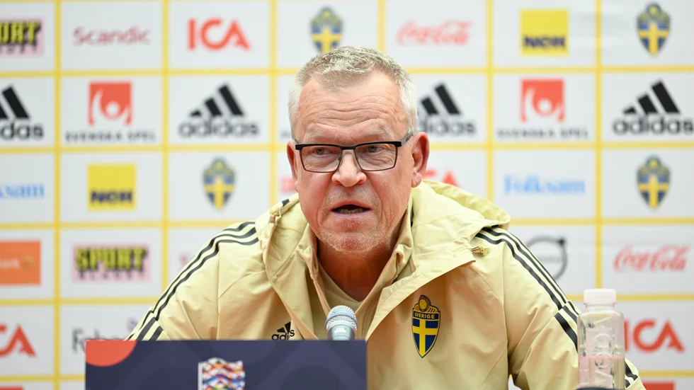Förbundskapten Janne Andersson sitter säkert, enligt fotbollsjournalisterna Olof Lundh och Therese Strömberg.