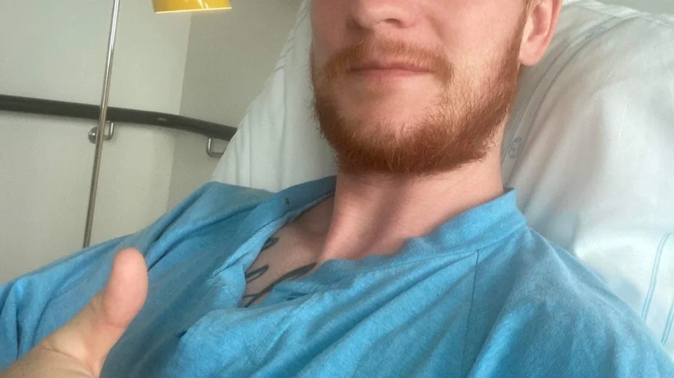 Simon Walett från sjuksängen i Linköping där han övervakas i sin återhämtning.