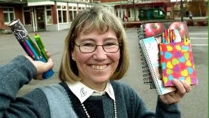 Hjälp mig. Det ber Bea Dahl på Hagskolan som den 14 november reser till Nepal. Där ska hon besöka en flyktingskola och fem byskolor och gärna lämna paket fulla med block och pennor som det är mycket ont om i Nepal.
FOTO: ANITA KJELLBERG