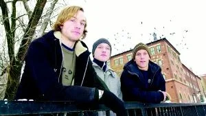 Bandnamnet betyder gudomlig låda - och ur den strömmar den allra vackraste popmusik. Det har bolaget Imperial Recordings förstått, och där har Norrköpingstrion rott hem ett skivkontrakt. Från vänster: Gustaf Spetz, Kristian Karlsson och Daniel Åsander.
FOTO: ROBERT SVENSSON
