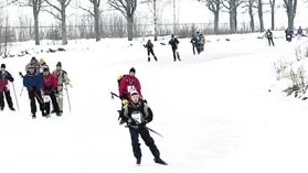 Vilken fart man väljer på kanalen är upp till var och en. Men först kom de som åkte i ett hastigare tempo.
FOTO: JANNE FORSBY