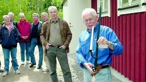 Så sent som i maj i år invigdes den nybyggda bastubyggnaden vid Lunddalen. Den tidigare bastun brann ner till grunden året innan. Kommunstyrelsens ordförande Stig Andersson invigde den nya bastun och Friluftsfrämjandets ordförande Torbjörn Falkerby var glad, det är han inte i dag efter de nya bränderna.