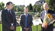 När Folkets Hus renoverades kom den murade ursprungsväggen fram, en del av väggen glasades in. En idé som Janne  Hillman uppskattar.
FOTO: GUNNAR JOHANSSON