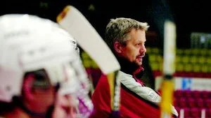 Peter Erikssons jobbiga vår är över. Nu återstår bara att se ifall insatsen räcker till förnyat division 1-kontrakt. Hästen får först avvakta kvalspelet till allsvenskan.
FOTO: ANITA KJELLBERG