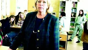 - Jag har inte hört någonting om ett planerat mastbygge i närheten av vår skola, säger rektorn Monica Sahlin på elsanerade Vångaskolan.