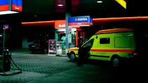 Den mackanställde mannen fick efter knivattacken föras till Universitetssjukhuset i Linköping för vård. 
FOTO: BJÖRN PERSSON/WIGHSNEWS